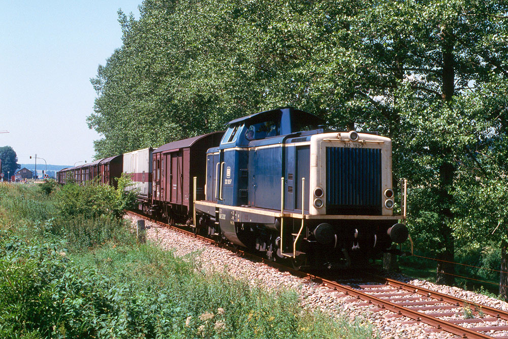 https://www.eisenbahnfotograf.de/datei/August 1986/1240237 DB 212193 Goeggingen 7.8.86.jpg
